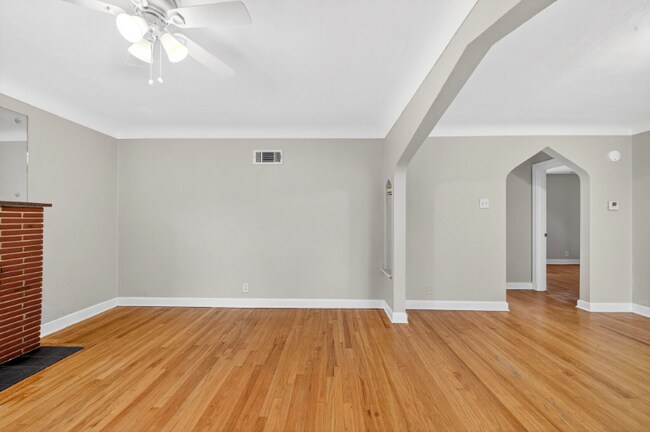 Foto del edificio - 3653 Eminence Blvd