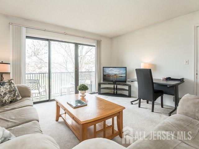 Foto del edificio - 395 Lancaster Ct