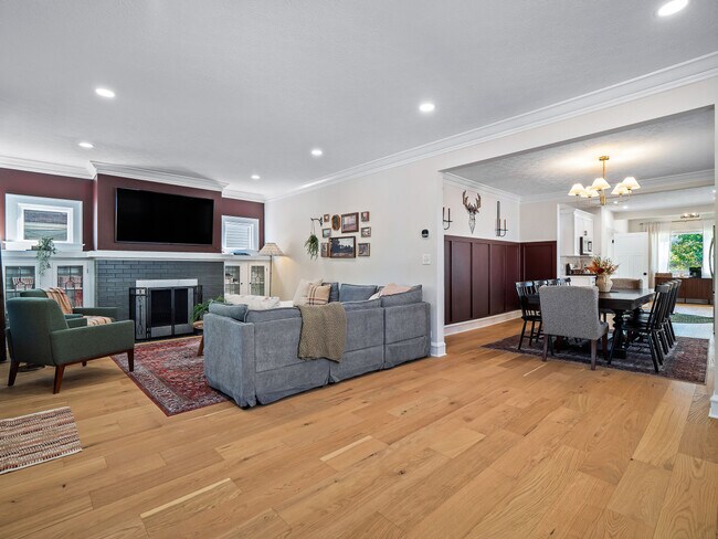 Foto del edificio - 18031 Larchwood Ave