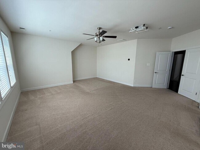 Foto del edificio - 10905 Fairmont Ln