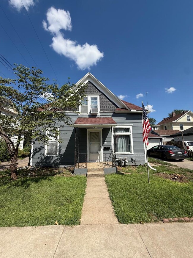 Building Photo - 726 S 18th St