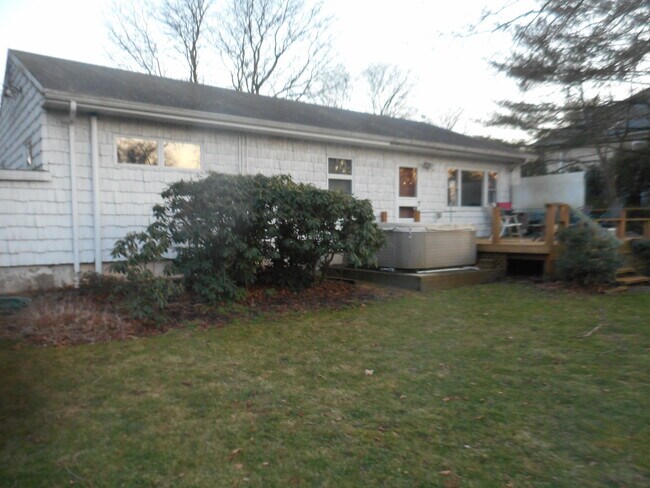Building Photo - 136 Briarheath Ln