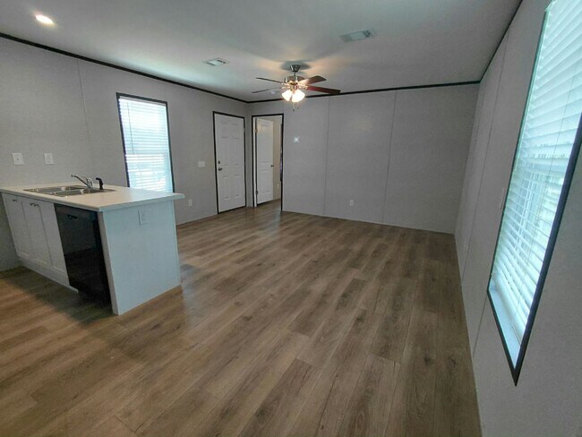 Foto del edificio - 4328 Mailbox Ave