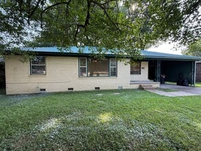 Building Photo - 1104 S Gee St