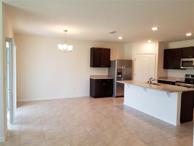 Building Photo - 332 Tanglewood Dr