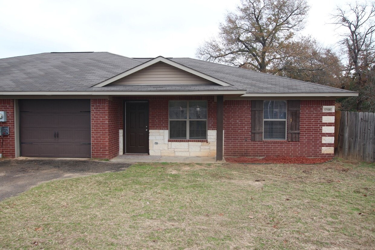 Primary Photo - COMING SOON! 3 Bedroom Duplex in Lindale!