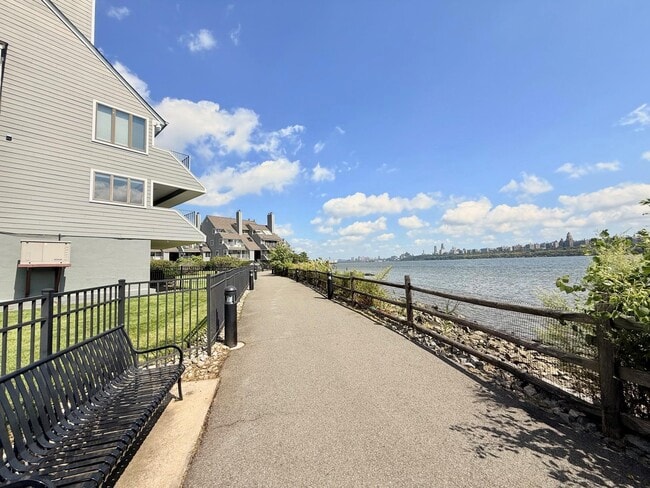 Building Photo - 17A Riverview Cir