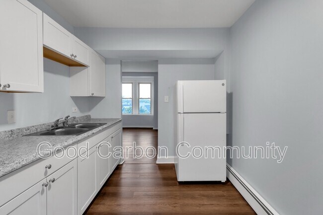 Building Photo - 425 Porter Ave