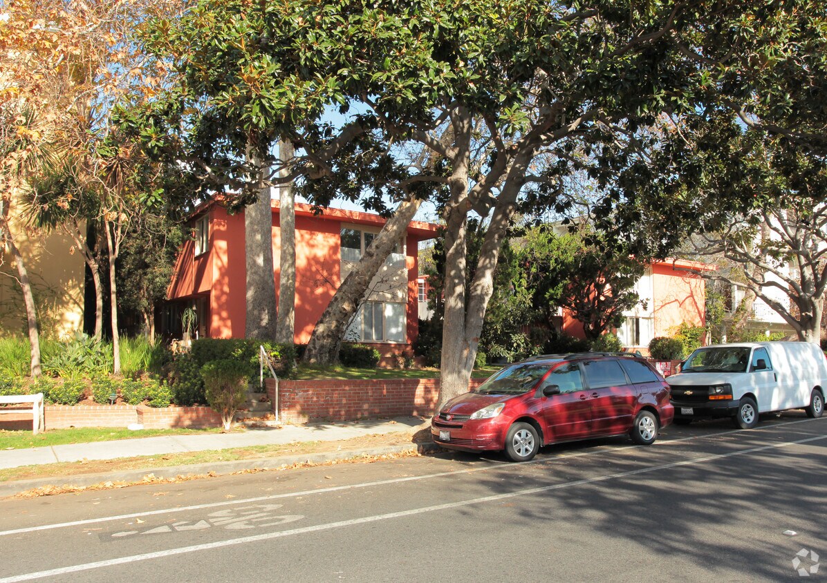 Primary Photo - 229 San Vicente Blvd