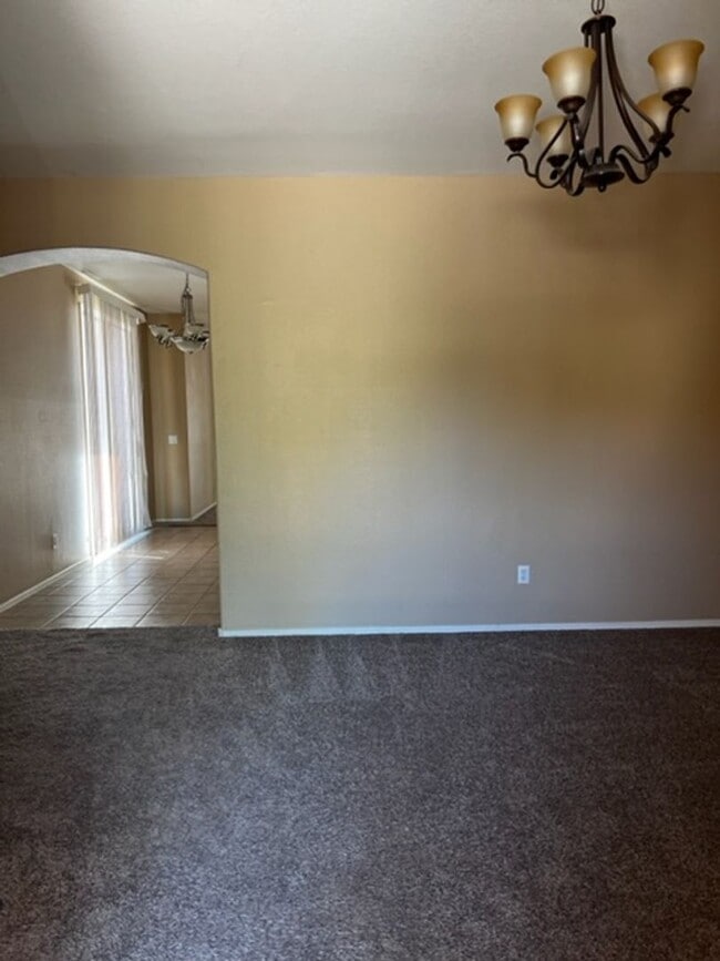 Foto del edificio - 4 BEDROOM HOME IN POWER RANCH