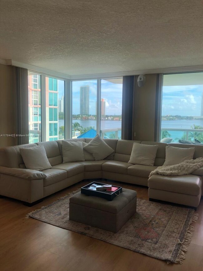 Foto del edificio - 3370 Hidden Bay Dr