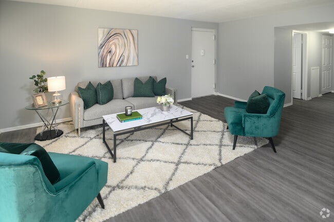2BR,2BA -900SF Living Area - Iron Hill Apartments