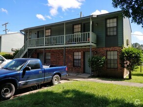 Building Photo - 702 Bonin Rd