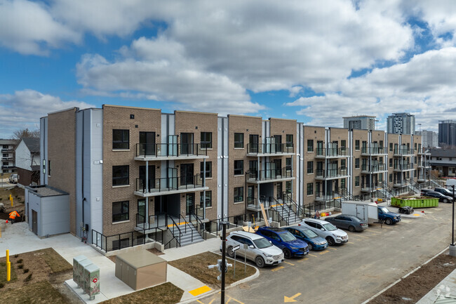 Building Photo - Sugarbush Gardens