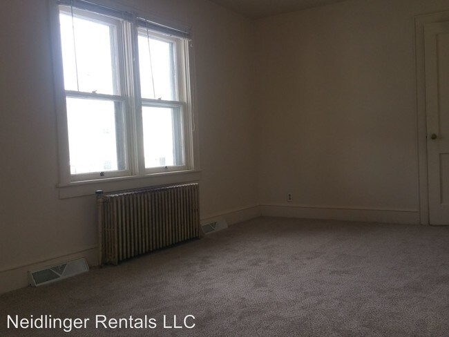 Building Photo - 314 E Burd St