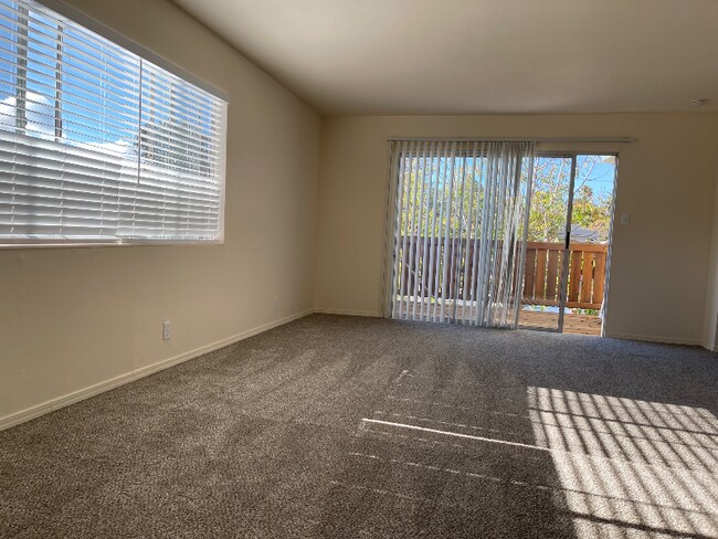 Building Photo - 226 E J St