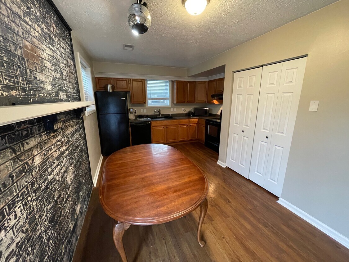 Foto principal - 410 Woodview Dr