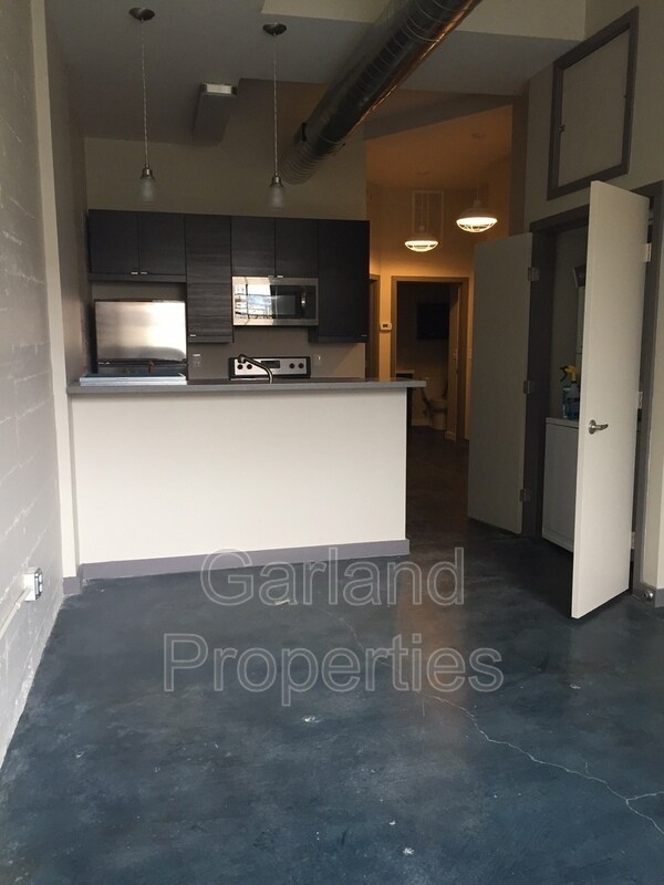 Primary Photo - 631 Campbell Ave SW