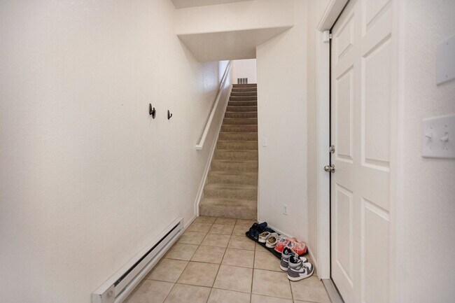 Building Photo - 2 Bedroom 2 Bath Unit in Arvada