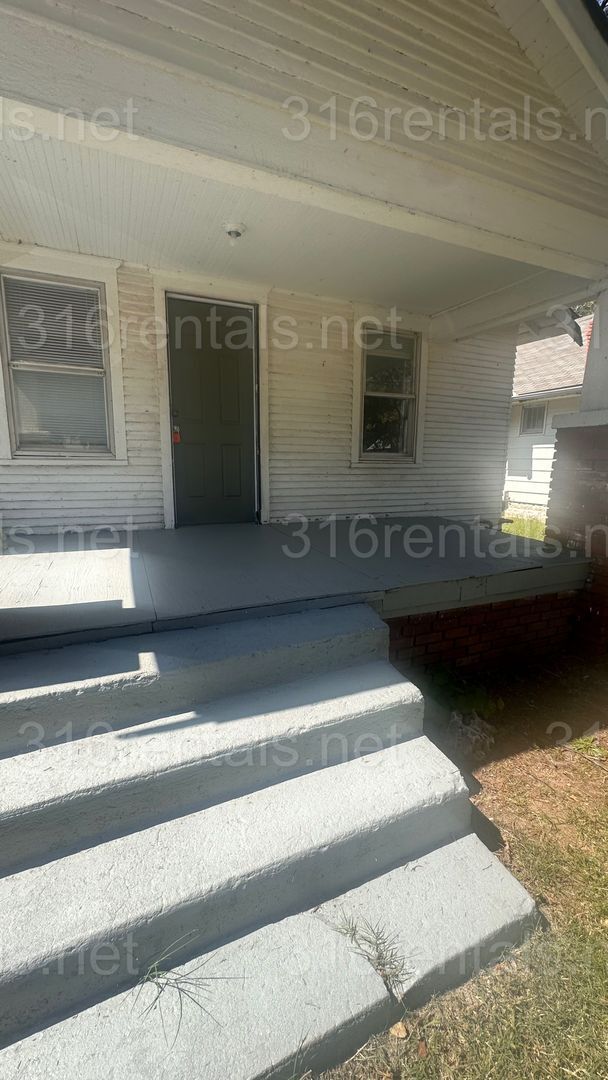 Building Photo - $850 - 2 bed 1 bath - Single Family Home