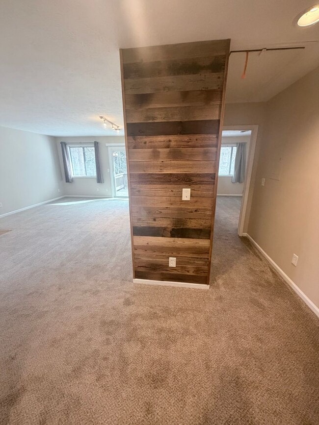 Foto del edificio - Great Location - 2 Bed, 2 Bath Condo Available Now!