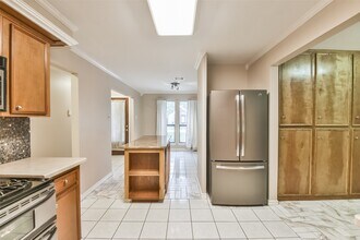 Building Photo - 20 Tulip Hill Ct