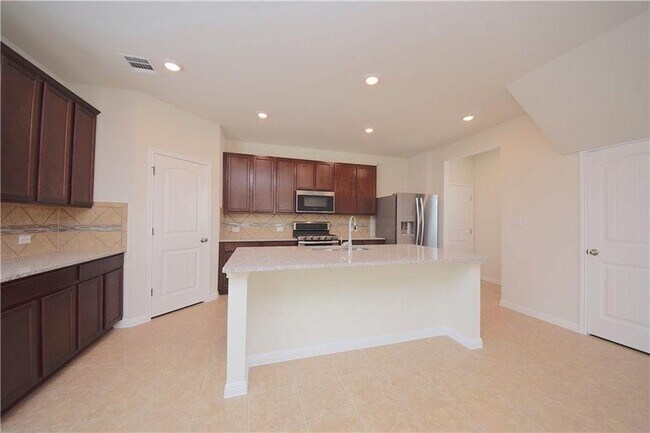 Building Photo - 2925 Harvester Ln