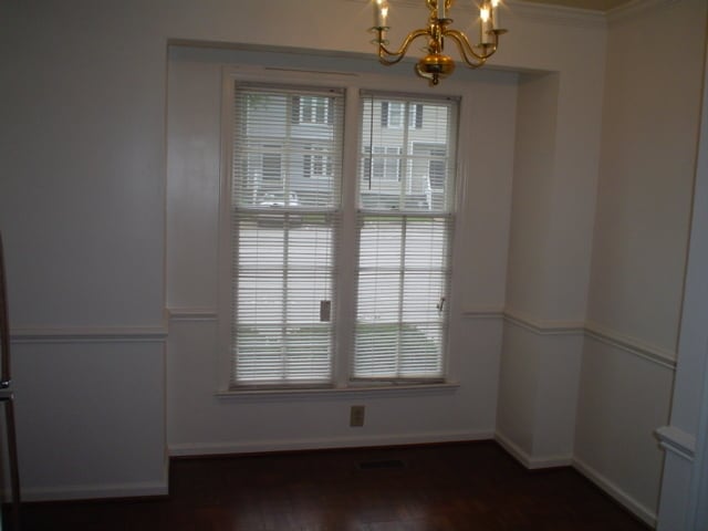Building Photo - Convenient Location!! Spacious Bedrooms! S...
