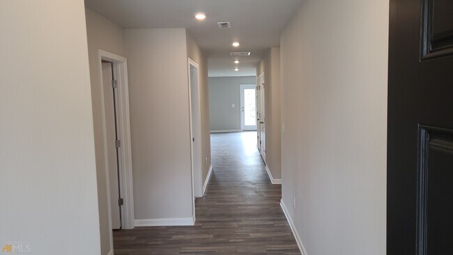 Building Photo - 728 Cole Dr