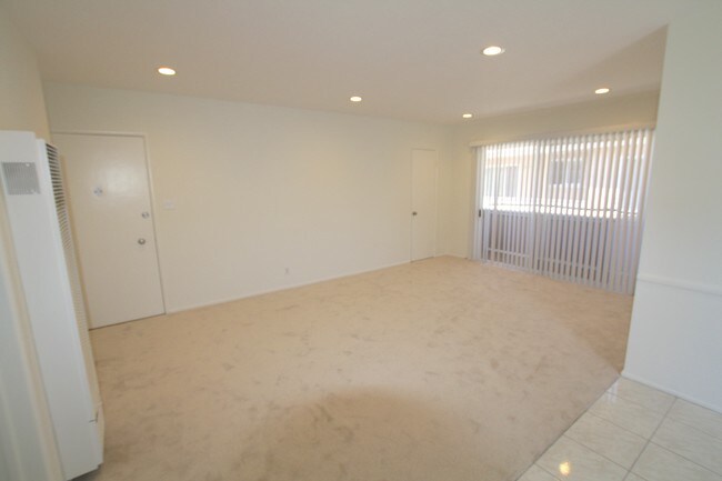 Building Photo - 1037 S Holt Ave