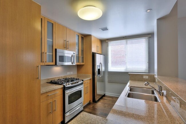 Building Photo - Beautiful 2 bed/2 bath Condo at The Globe ...