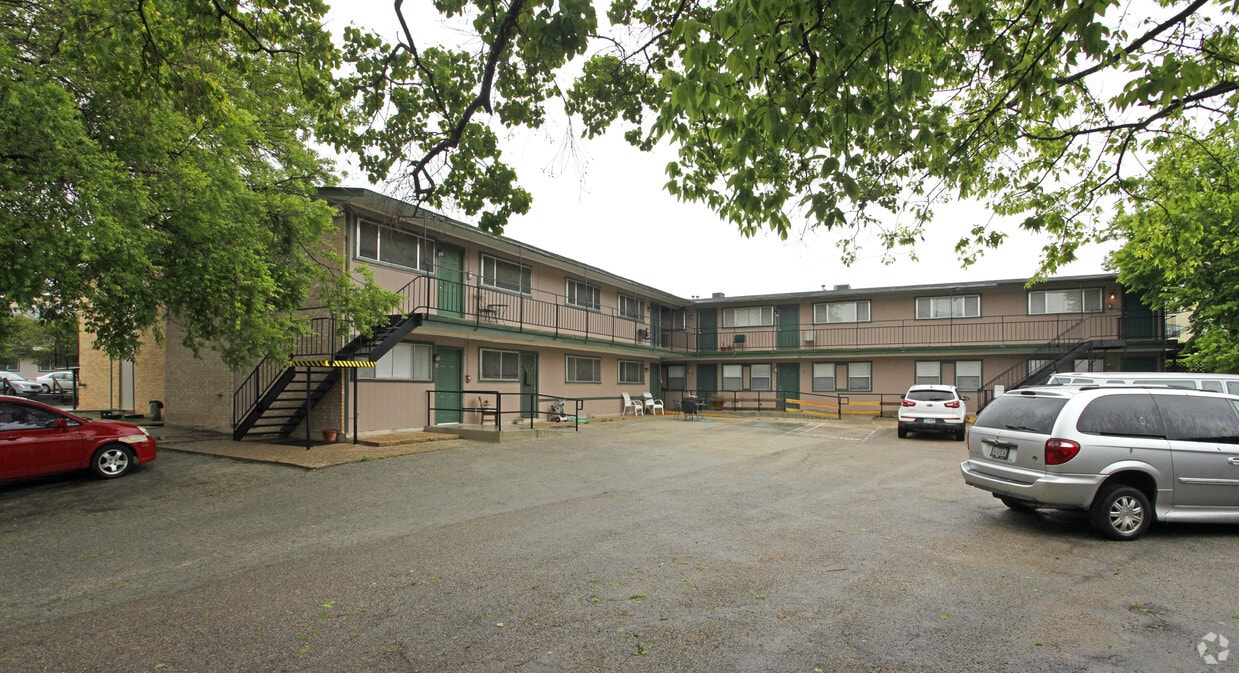 Primary Photo - 1334 Lamar Square Dr