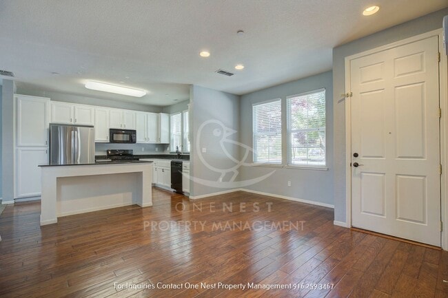 Foto del edificio - Stunning 3 bedroom 3 bathroom Lincoln Crossing home