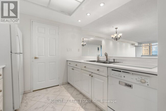 Photo du bâtiment - 1555 Finch Ave E