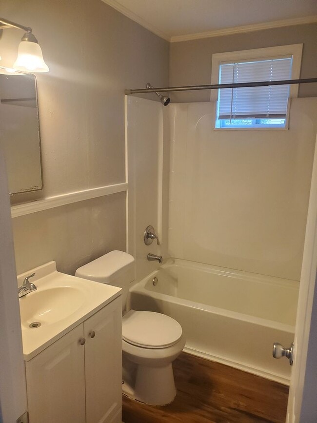 Building Photo - North Franklin Duplex