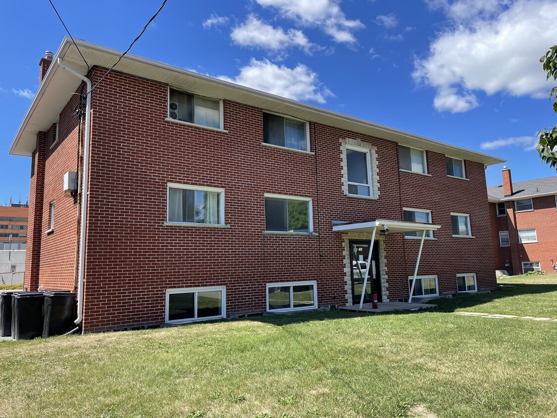Primary Photo - Bright and Spacious Junior 1-Bedroom Apartment for Rent in Oshawa