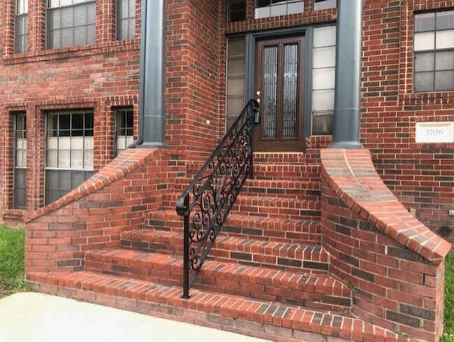 Building Photo - 1706 Country Squire Dr