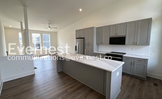 Foto del edificio - 724 Belletrace Cir