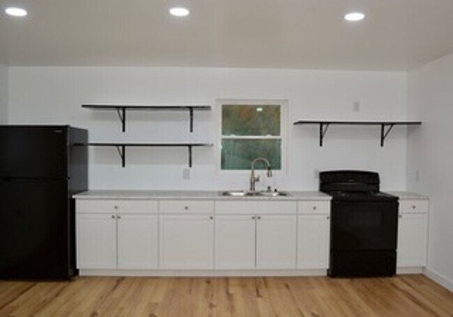 Foto del edificio - 1 Bedroom / 1 Bath Apartment  Church Hill, TN