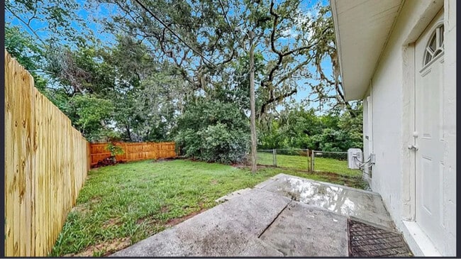 Building Photo - 9650 Starline Dr