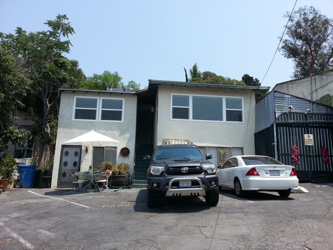 Fachada dúplex - 2372 Glendale Blvd