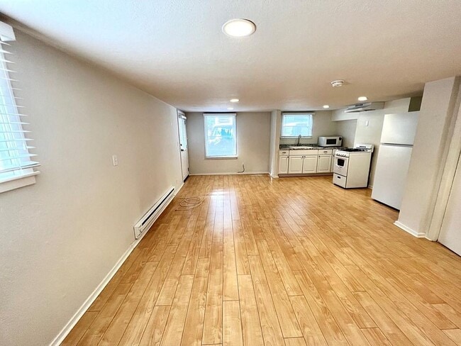 Building Photo - 315 1st St