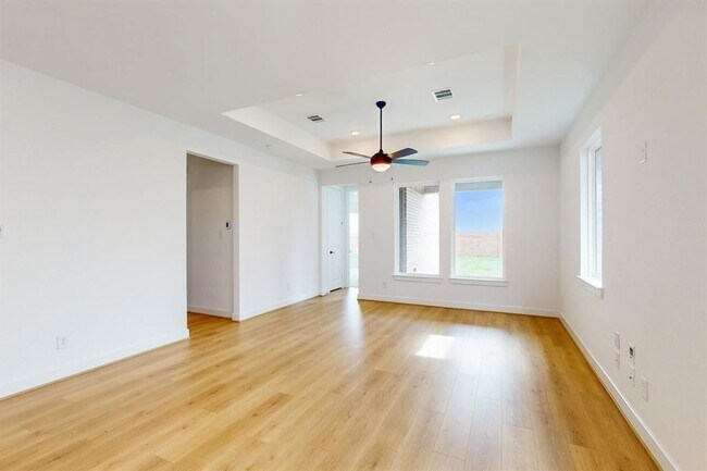 Building Photo - 9510 Dearborn Creek Dr