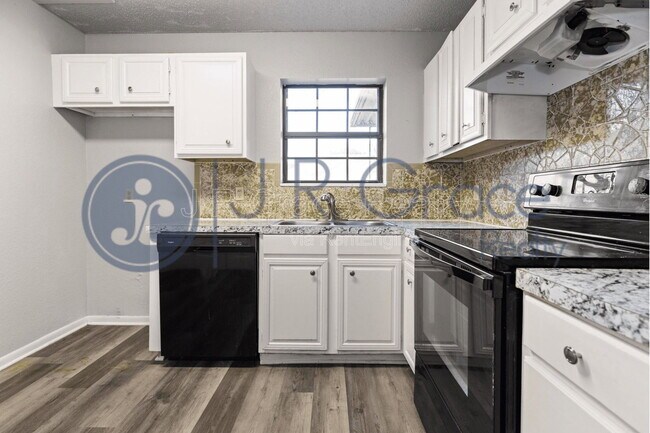 Foto del edificio - 1304 Chapel Creek Rd