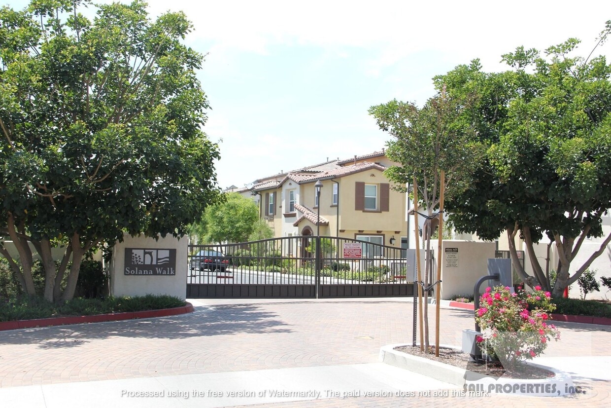Primary Photo - Beautiful Upgraded 3 Bd 3.5 Bth w/Large Bo...