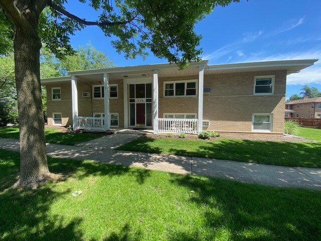 Primary Photo - 716 E Division St