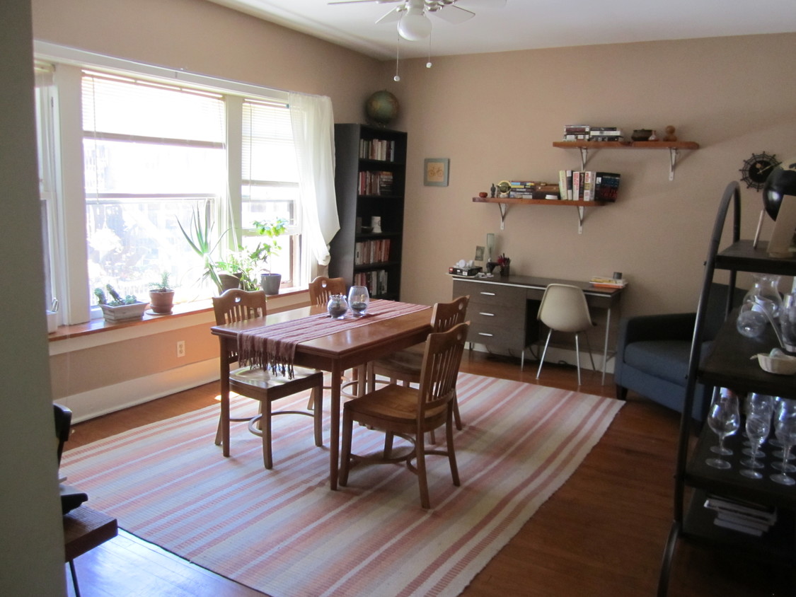 Primary Photo - 1057 W Ardmore Ave