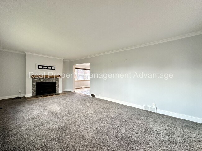 Foto del edificio - Charming Royal Oak Rental – Walkable to Wo...