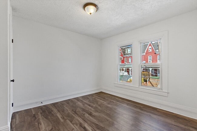 Building Photo - Coming Soon - Spacious 4 Bedroom, 2 Bath H...