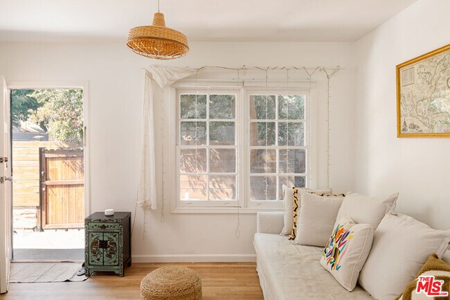 Foto del edificio - 1152 Wilcox Pl
